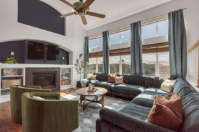 Centrally Located 5BD - Games, BBQ & Firepit Patio